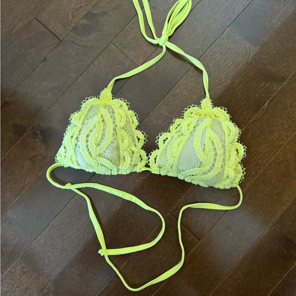 PILYQ bikini top size medium